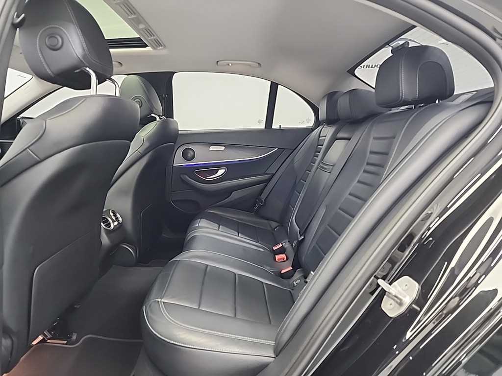 Mercedes Benz E class - Vista 12