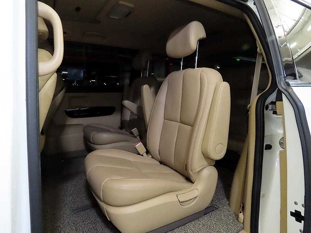 KIA Carnival - Vista 7
