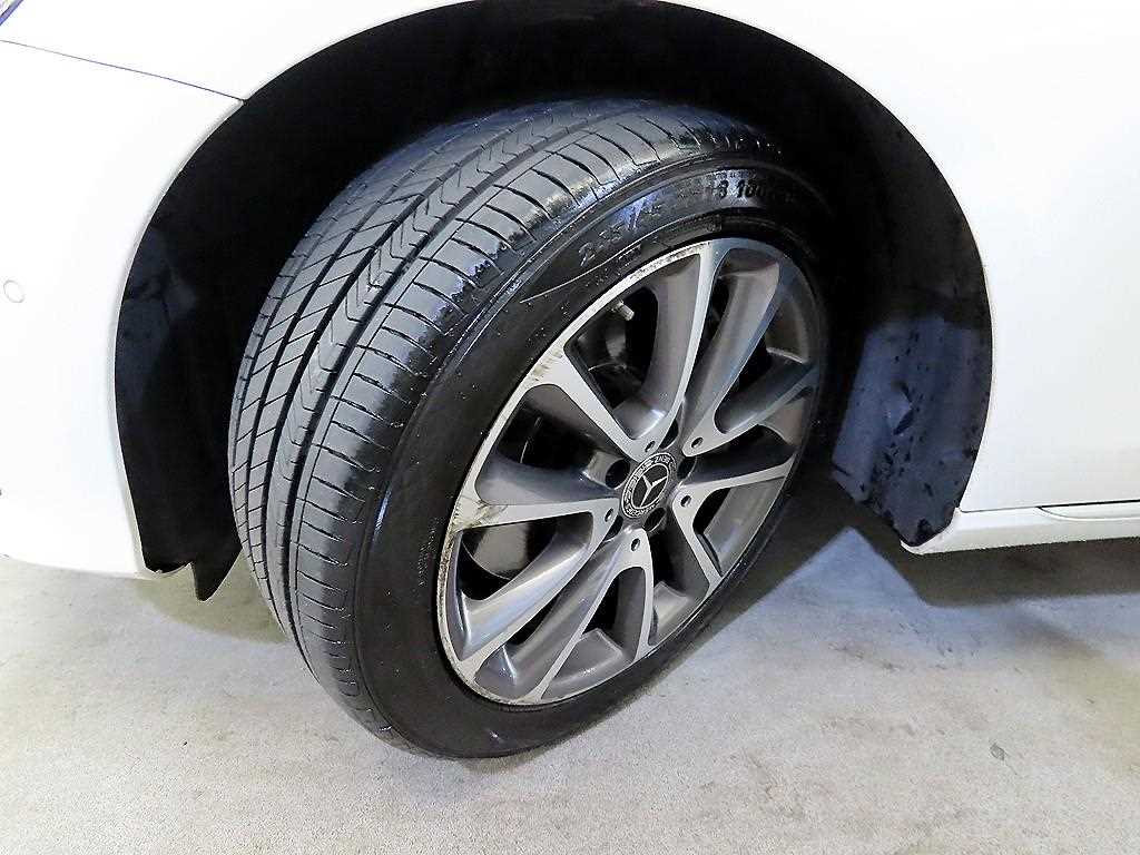 Mercedes Benz E class - Vista 8