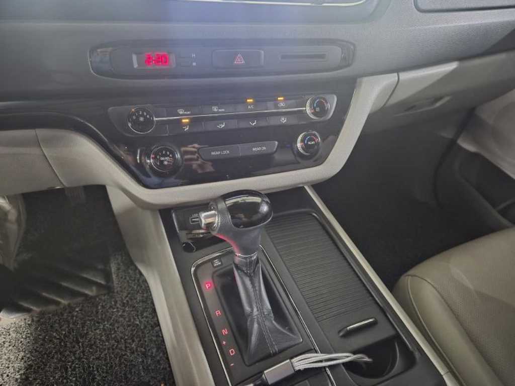 KIA Carnival - Vista 9