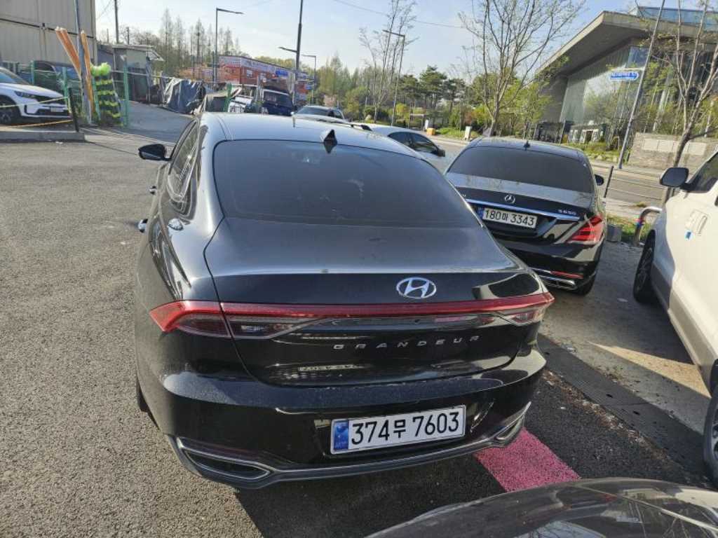 HYUNDAI Grandeur - Vista 3