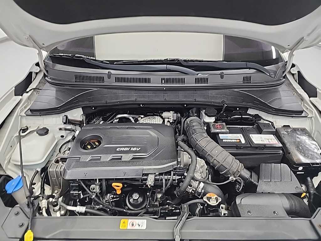 HYUNDAI Kona - Vista 5