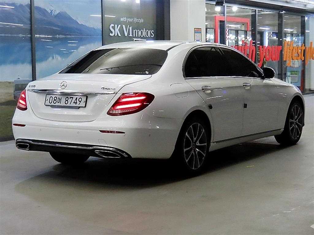 Mercedes Benz E class - Vista 5