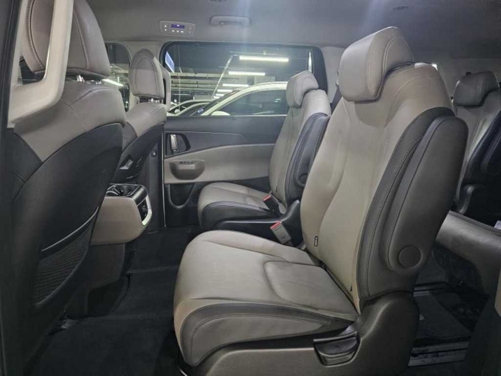 KIA Carnival - Vista 8