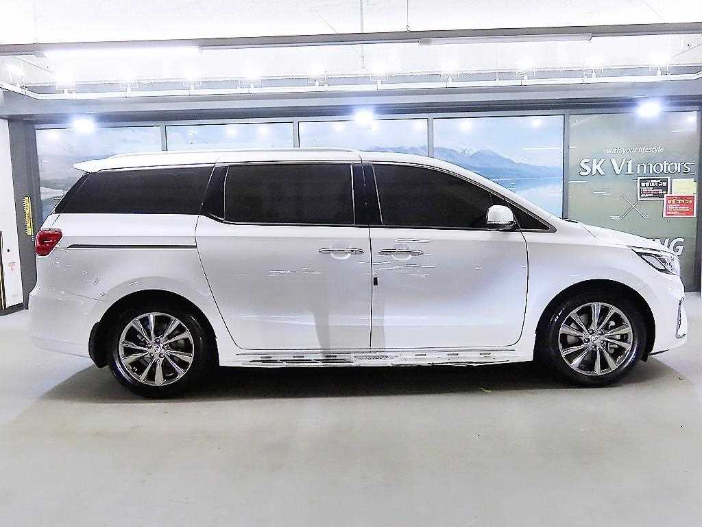 KIA Carnival - Vista 3