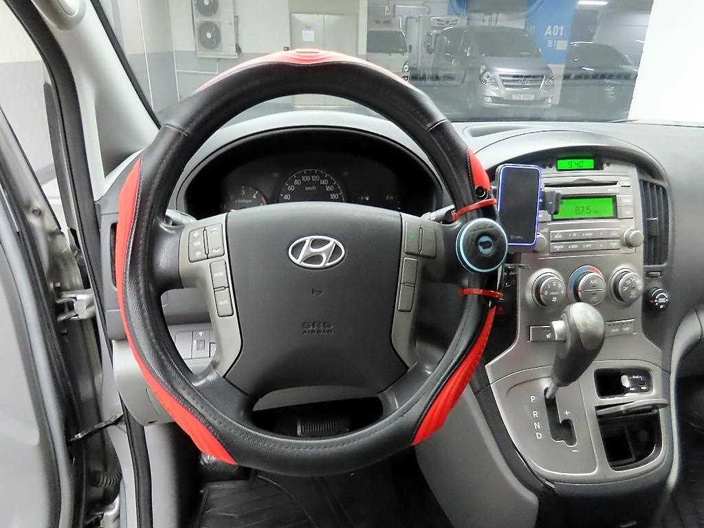 HYUNDAI Starex - Vista 7