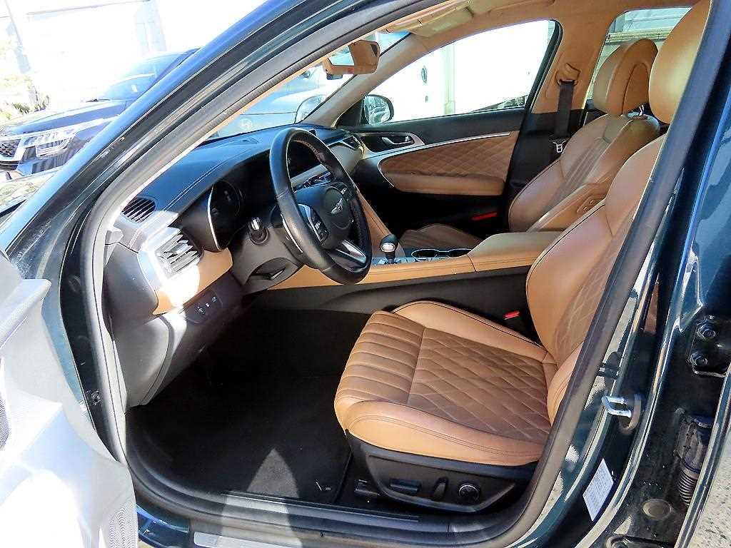 Genesis G70 - Vista 5