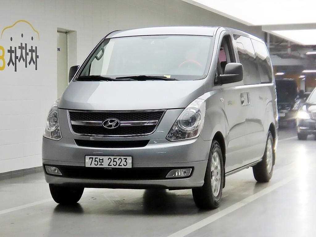 HYUNDAI Starex - Vista 2