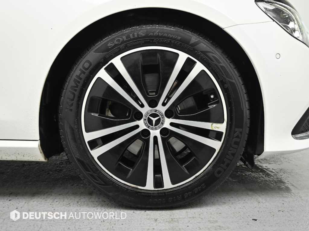 Mercedes Benz E class - Vista 5