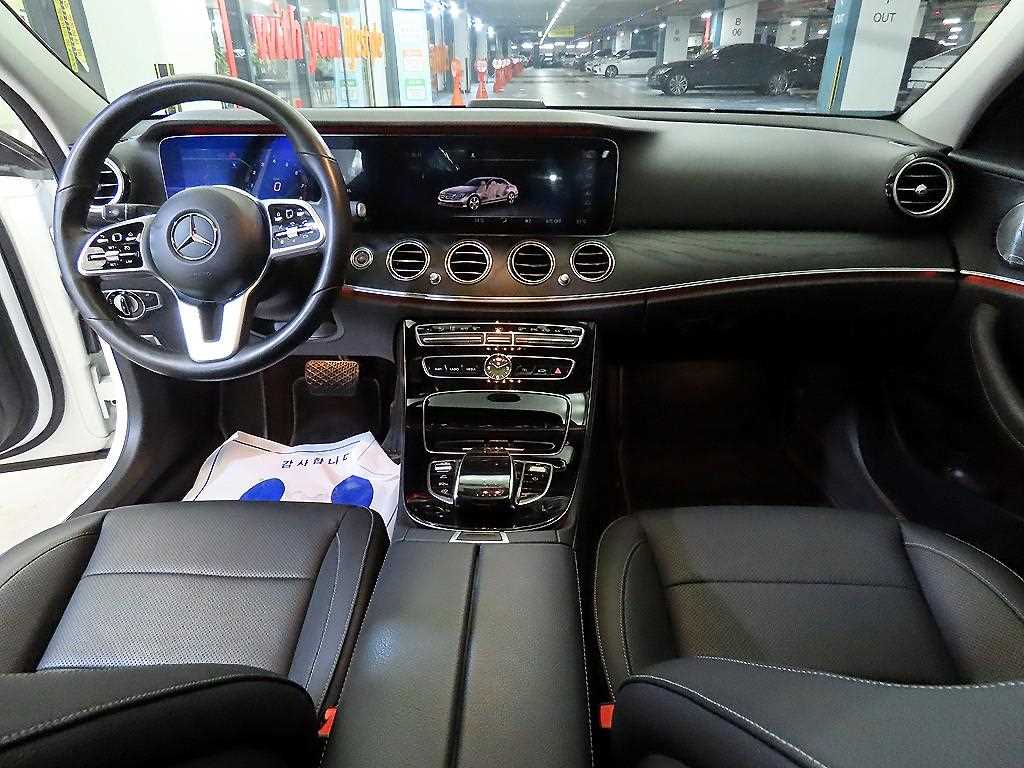 Mercedes Benz E class - Vista 9