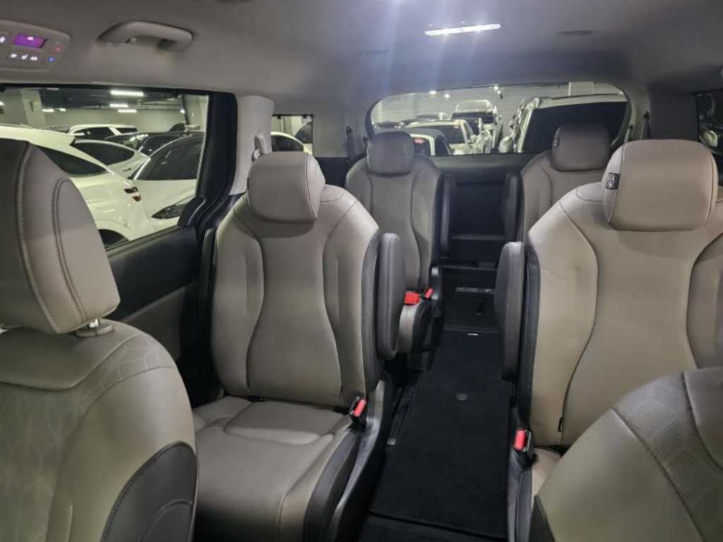 KIA Carnival - Vista 9