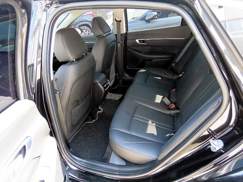 HYUNDAI Sonata - Vista 6