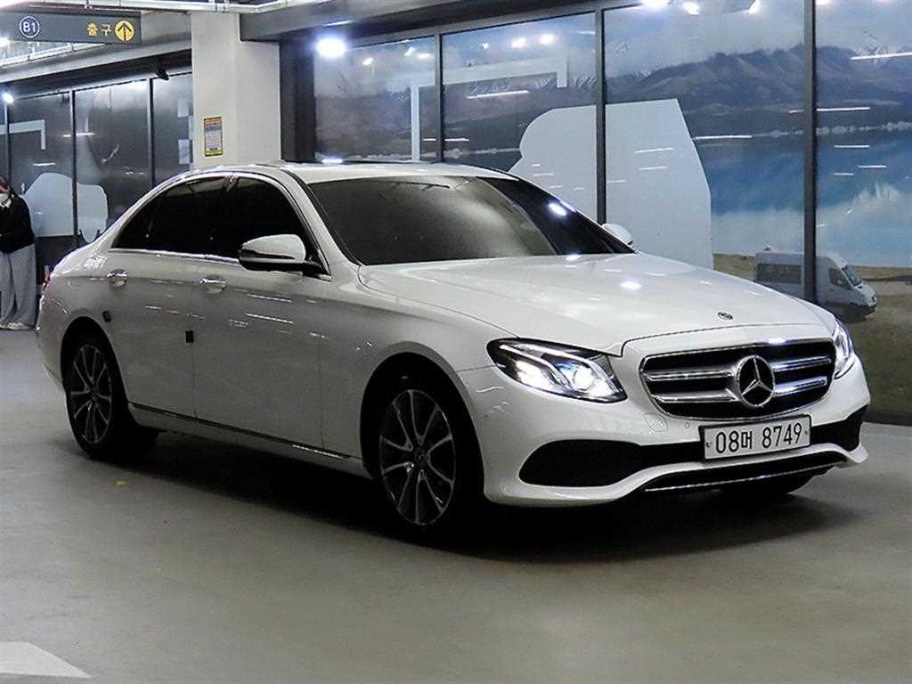 Mercedes Benz E class - Vista 4