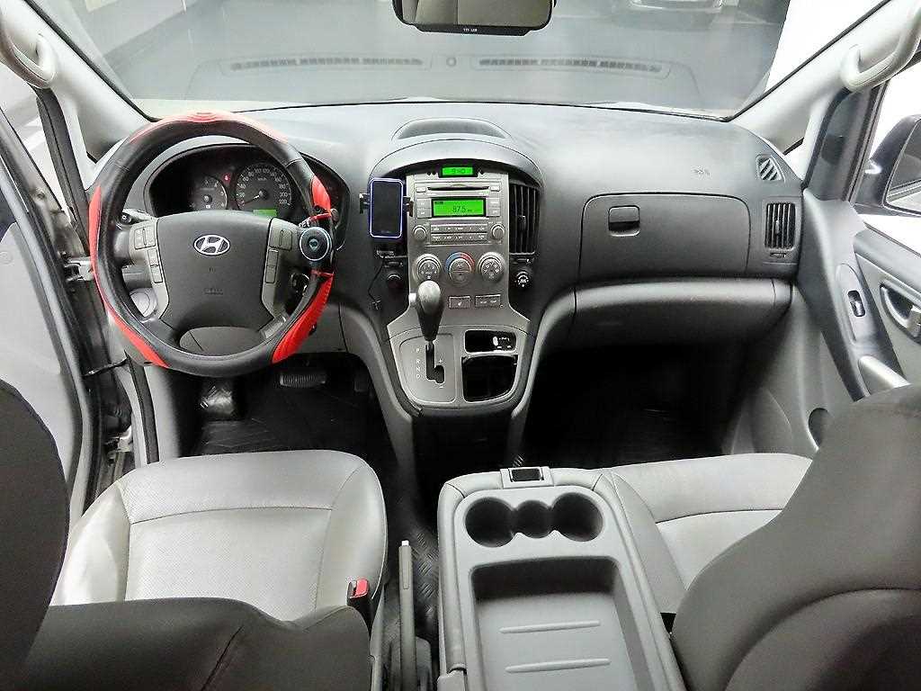 HYUNDAI Starex - Vista 8