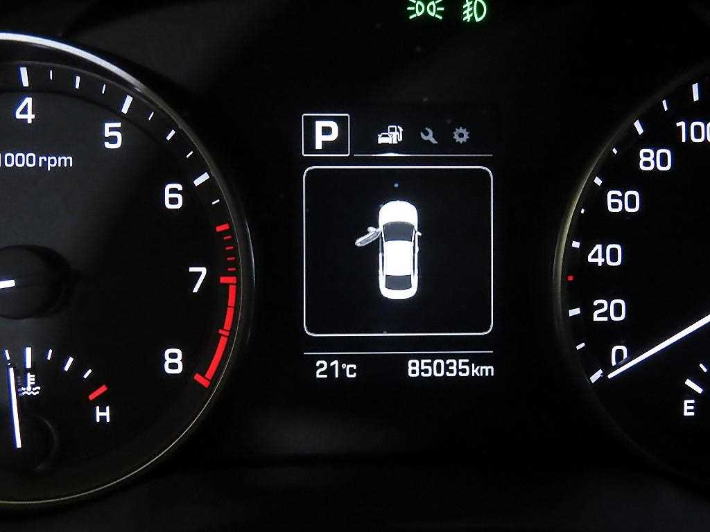 HYUNDAI Avante - Vista 9