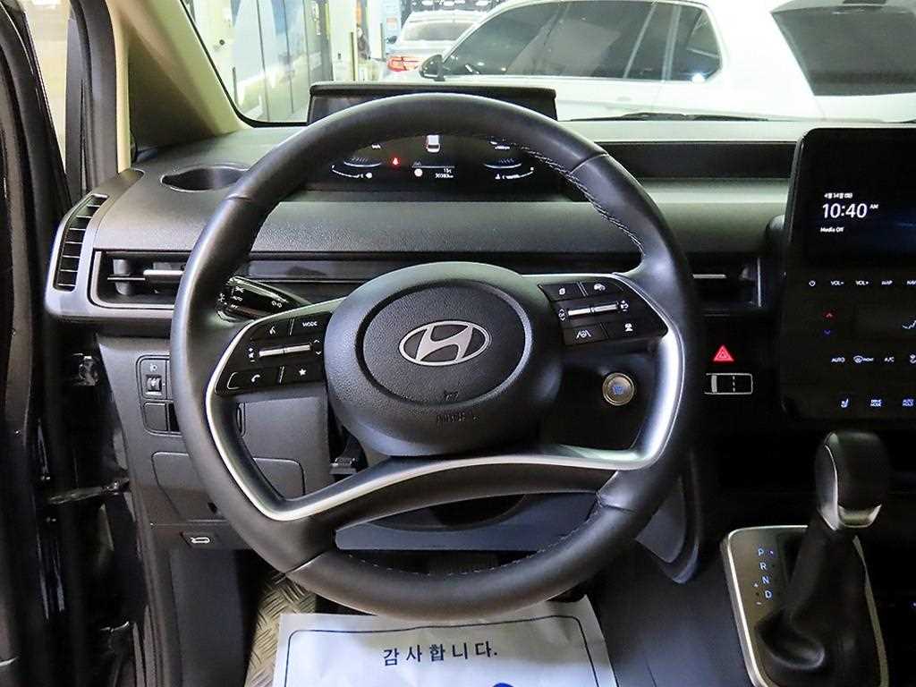 HYUNDAI Staria - Vista 11