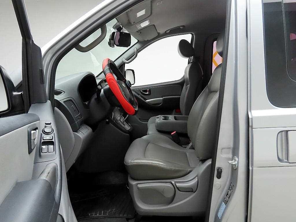 HYUNDAI Starex - Vista 12