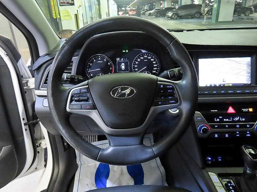 HYUNDAI Avante - Vista 8