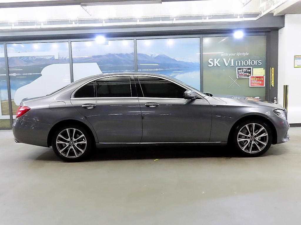 Mercedes Benz E class - Vista 4