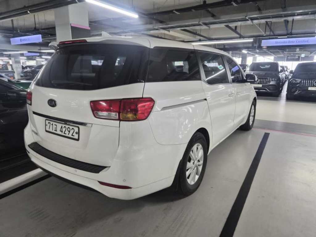 KIA Carnival - Vista 3