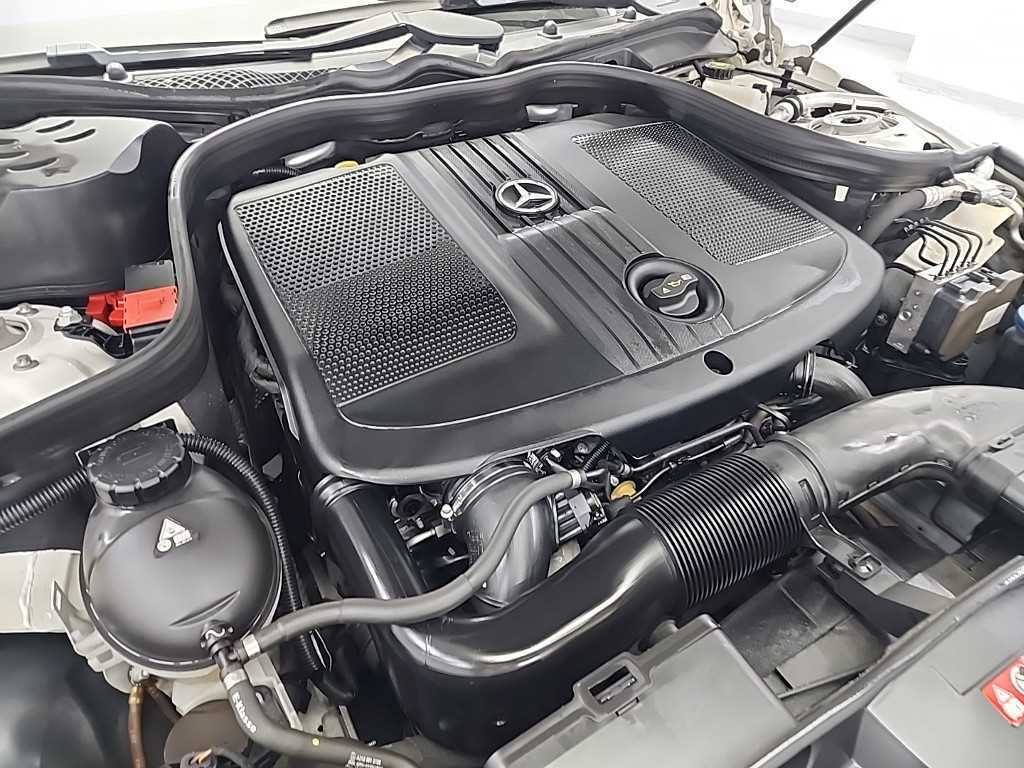 Mercedes Benz E class - Vista 5