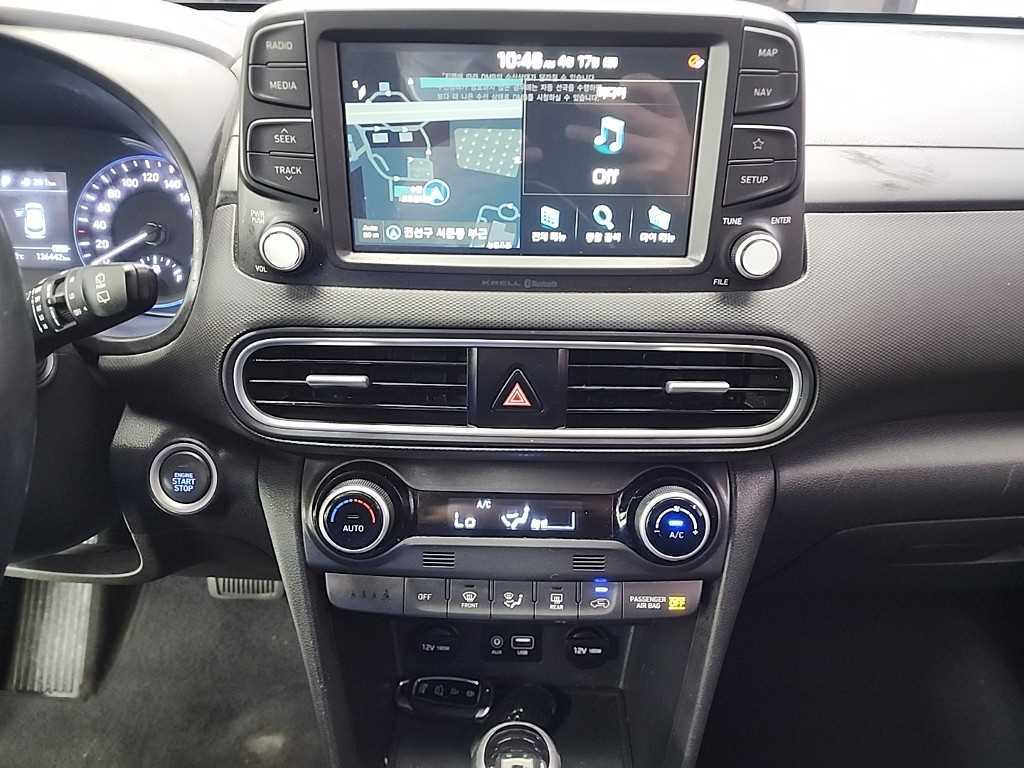 HYUNDAI Kona - Vista 10