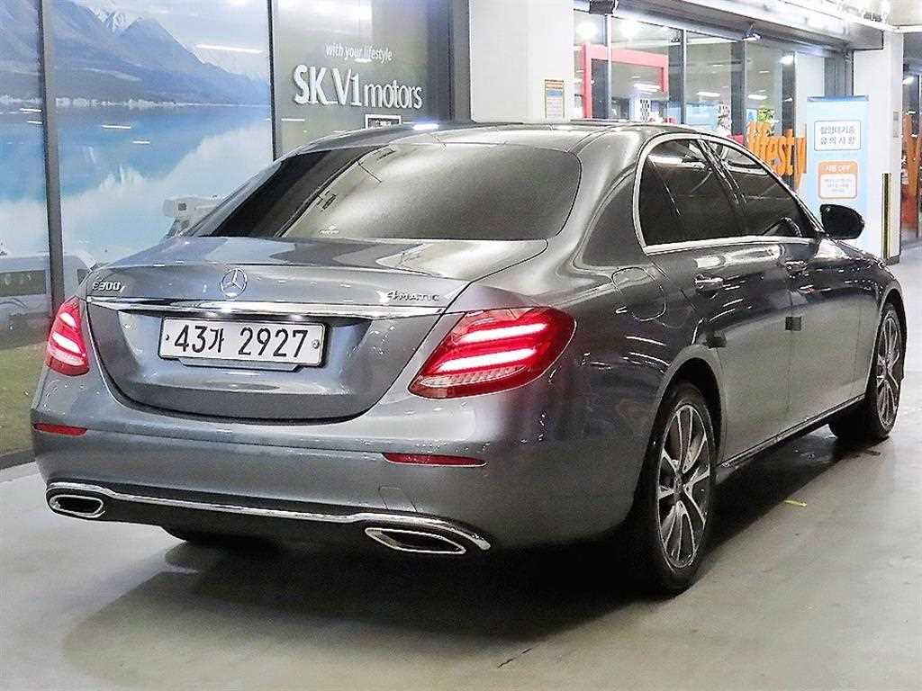 Mercedes Benz E class - Vista 5