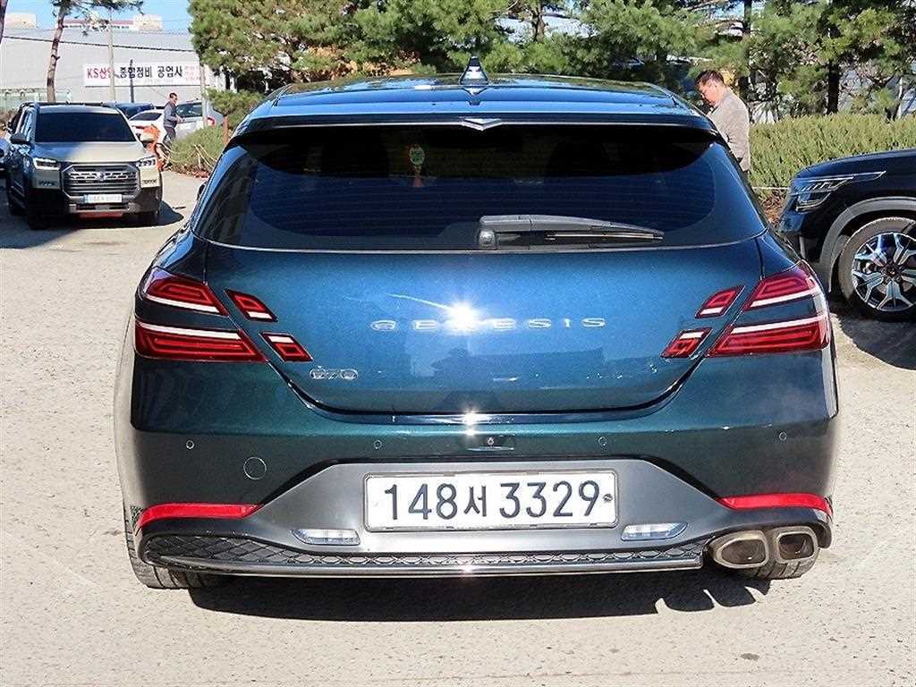 Genesis G70 - Vista 4