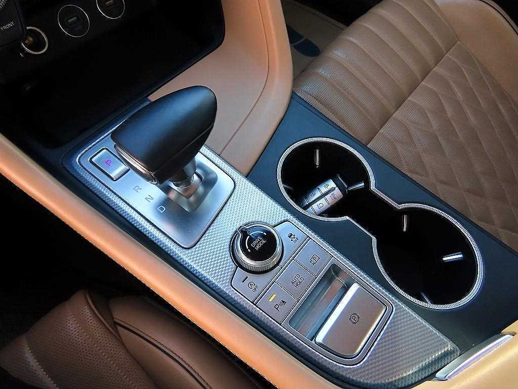 Genesis G70 - Vista 10