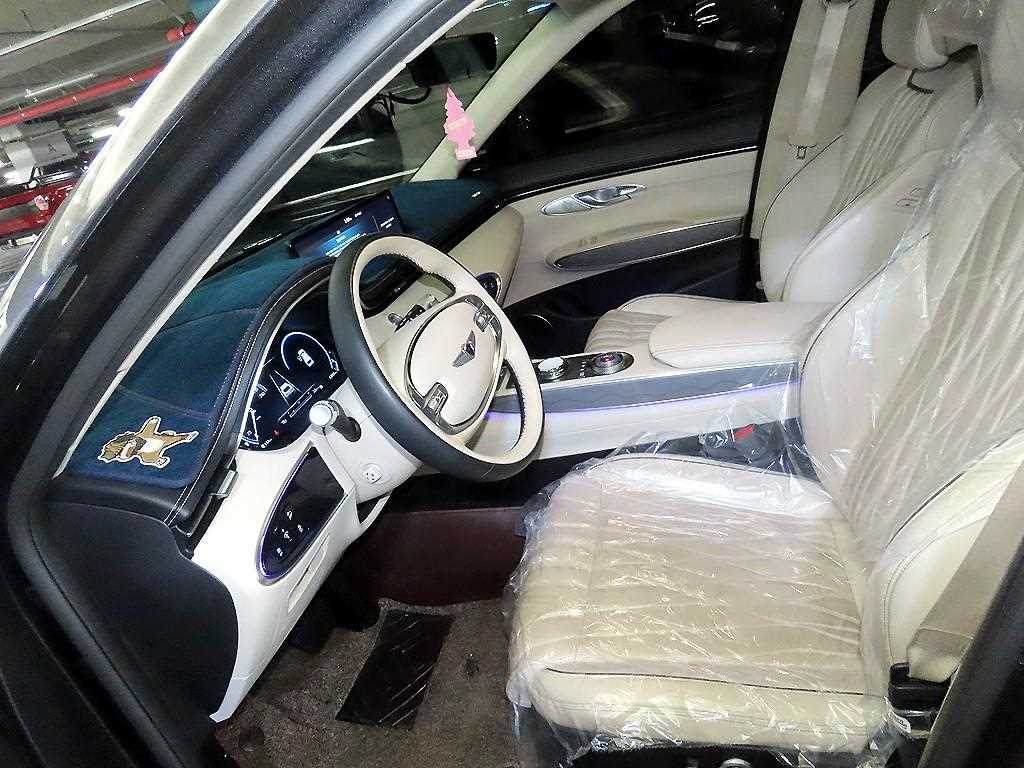 Genesis GV70 - Vista 6