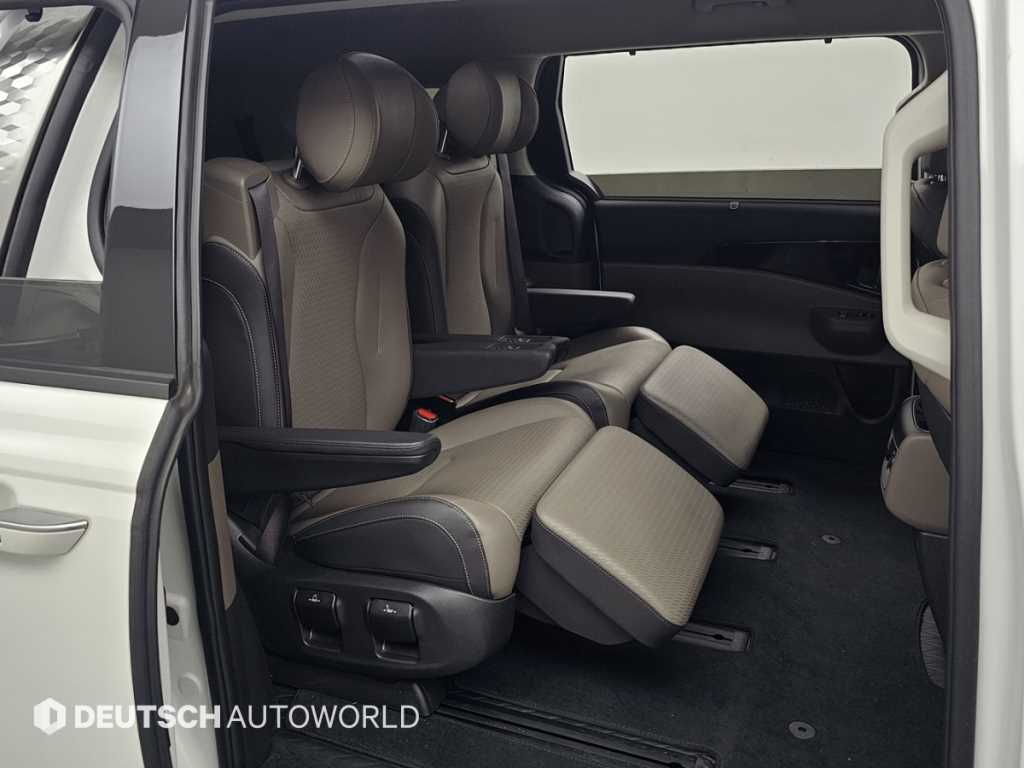 KIA Carnival - Vista 12