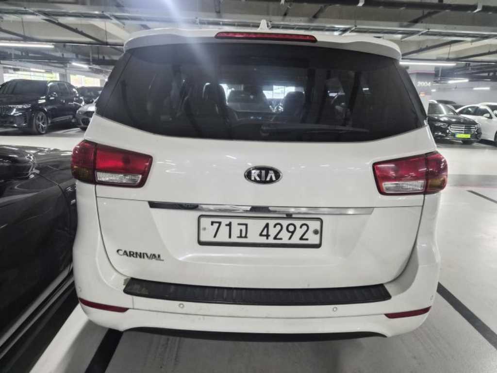 KIA Carnival - Vista 4