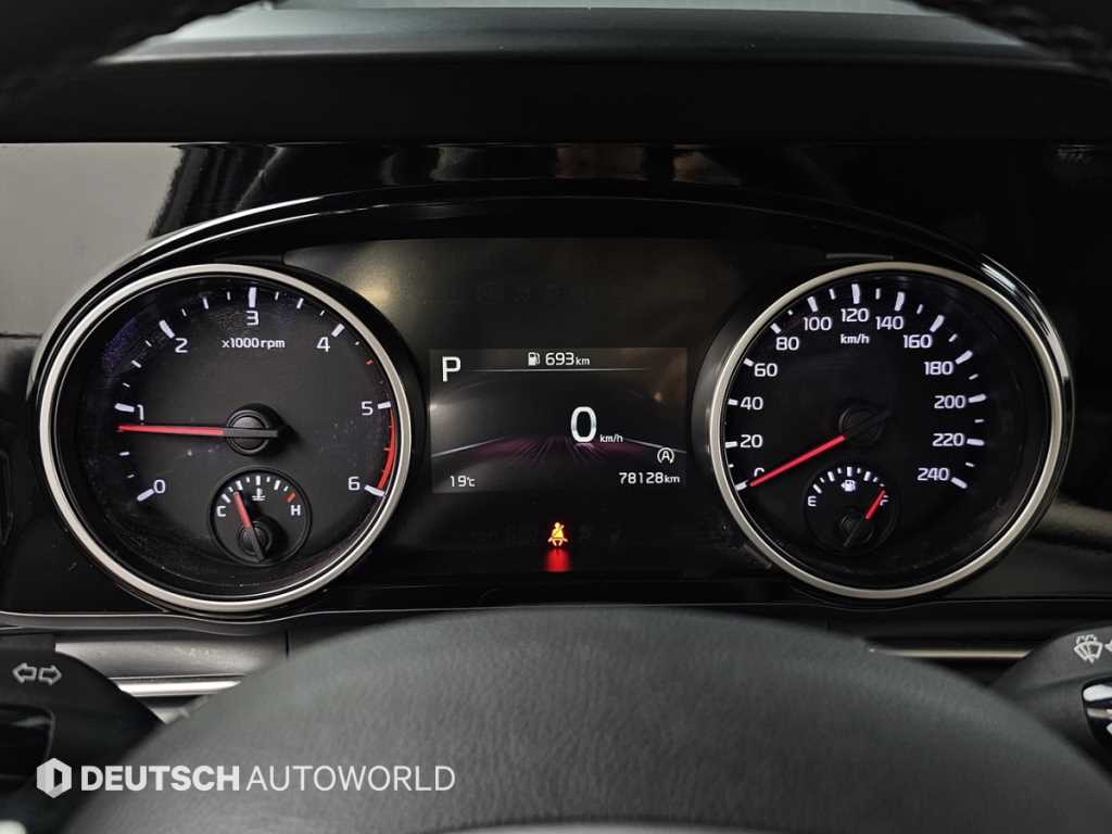 KIA Carnival - Vista 8