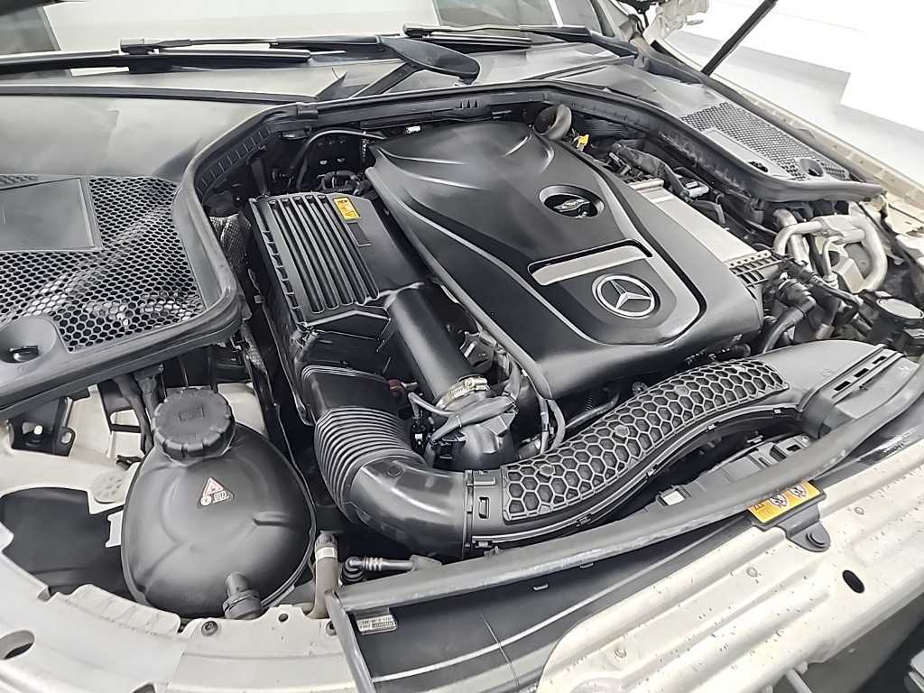 Mercedes Benz C Class - Vista 5