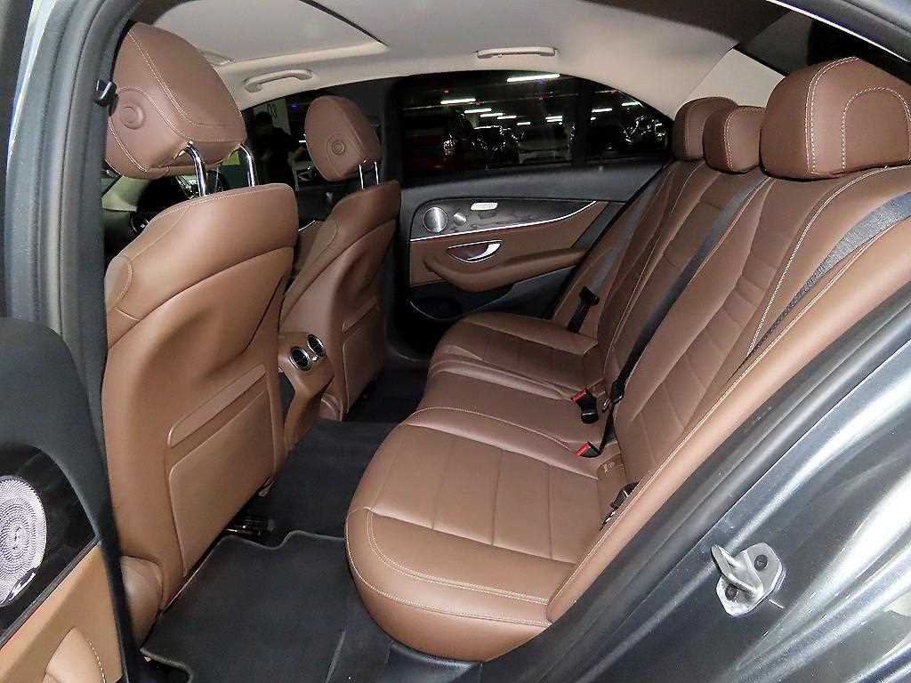 Mercedes Benz E class - Vista 10