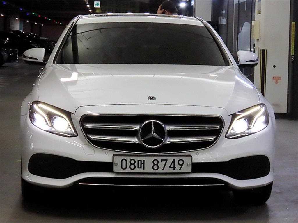 Mercedes Benz E class - Vista 2