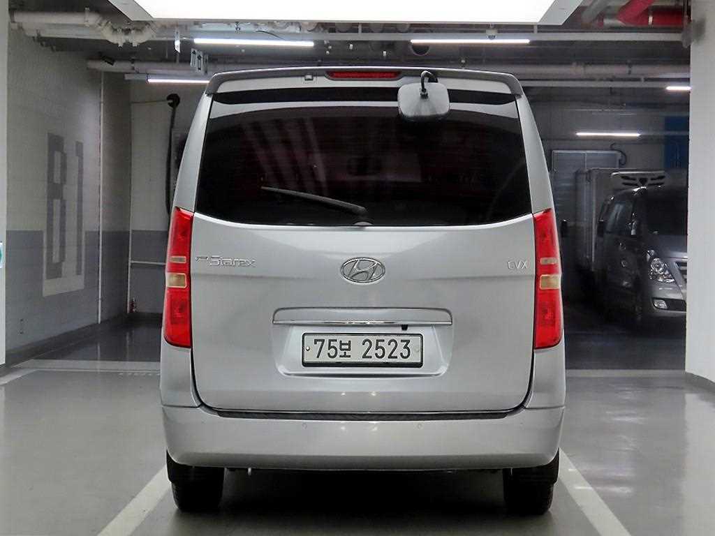 HYUNDAI Starex - Vista 3