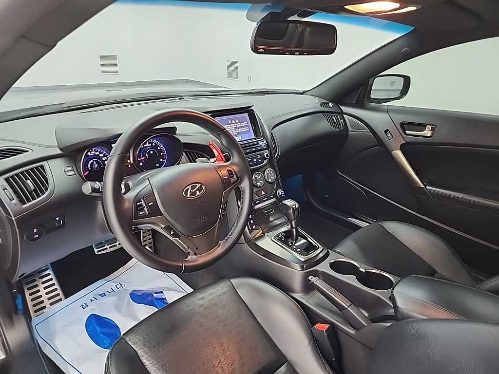 HYUNDAI Genesis - Vista 7