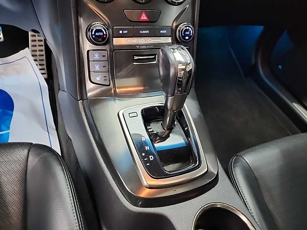 HYUNDAI Genesis - Vista 8