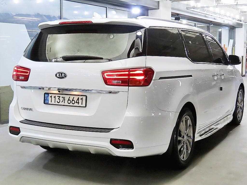 KIA Carnival - Vista 4