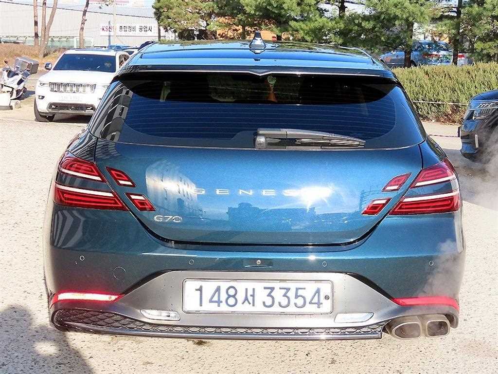 Genesis G70 - Vista 4