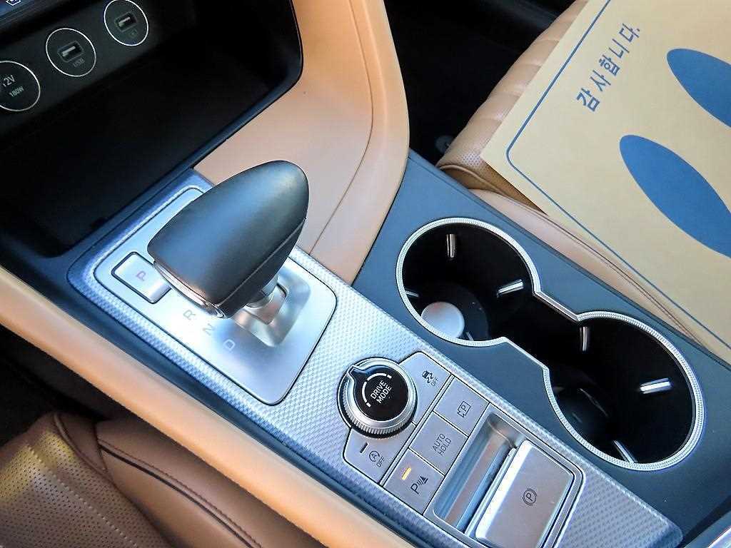 Genesis G70 - Vista 10