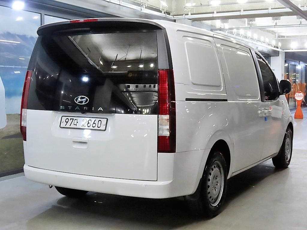 HYUNDAI Staria - Vista 4