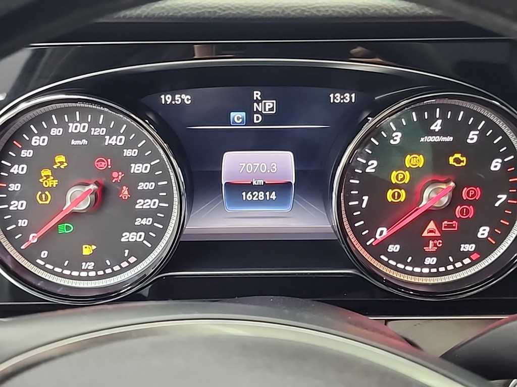 Mercedes Benz E class - Vista 6