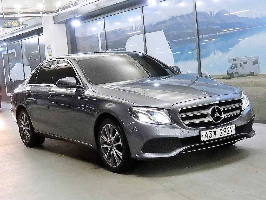 Mercedes Benz E class - Vista 3