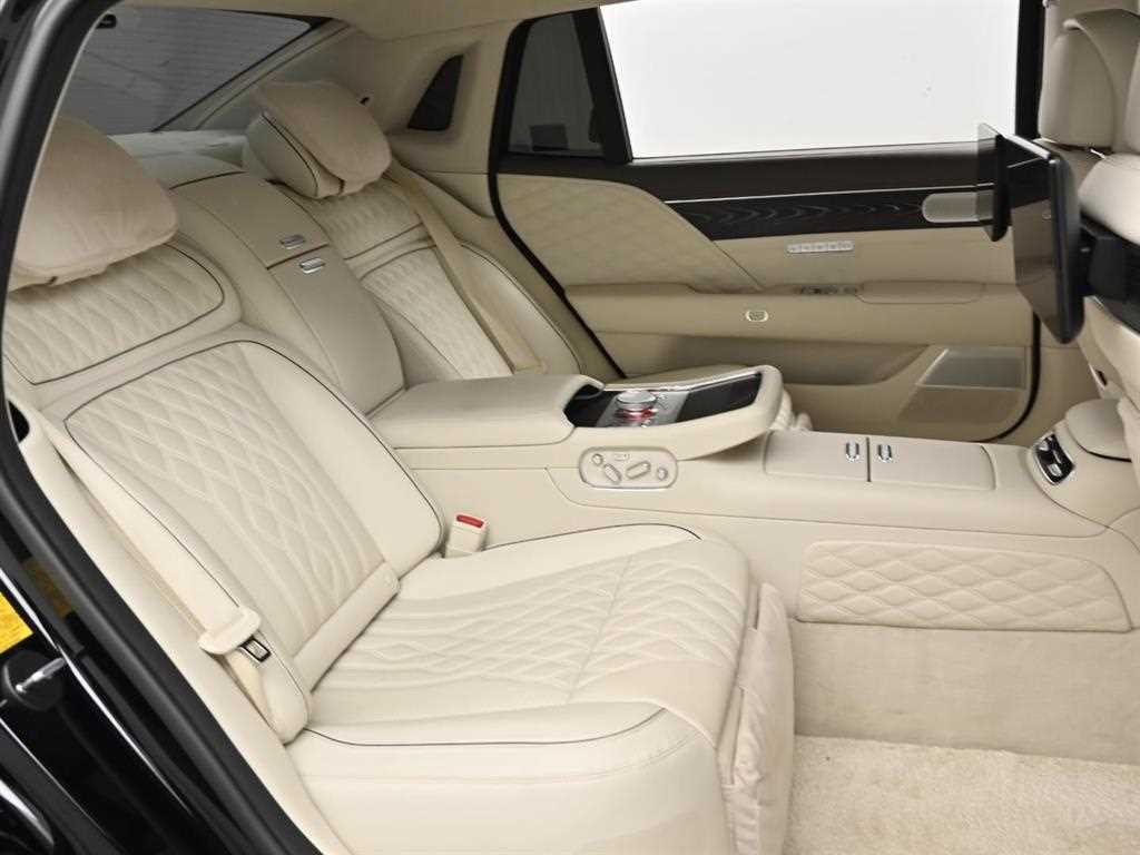 Genesis G90 - Vista 12