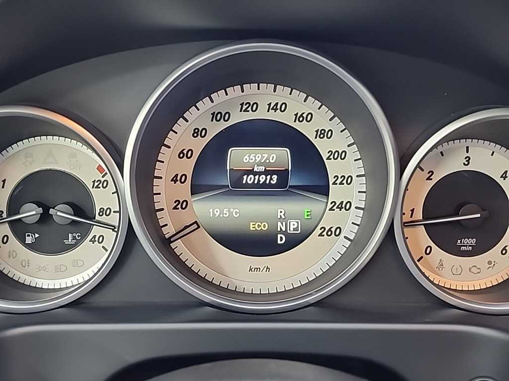 Mercedes Benz E class - Vista 6