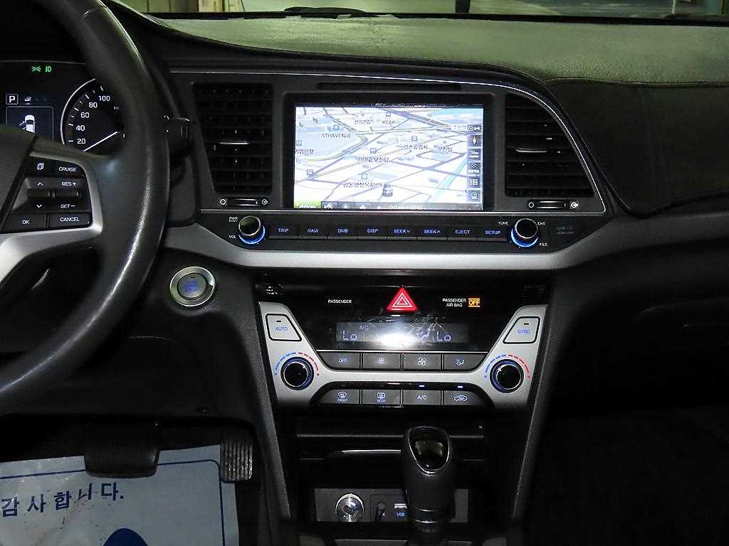 HYUNDAI Avante - Vista 11