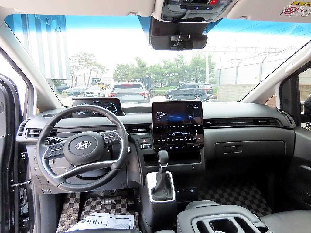 HYUNDAI Staria - Vista 8