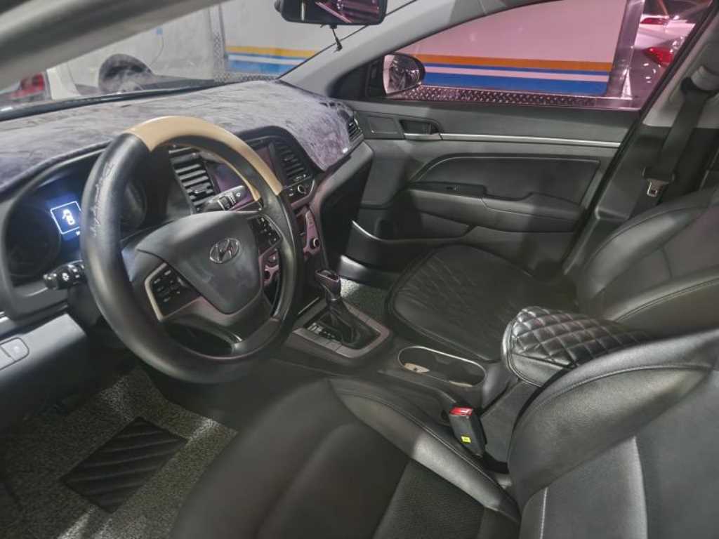 HYUNDAI Avante - Vista 4